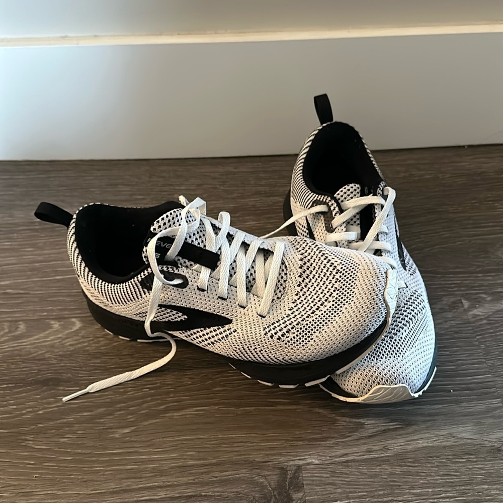 Brooks Revel 5 running sneakers, women’s size 10.5